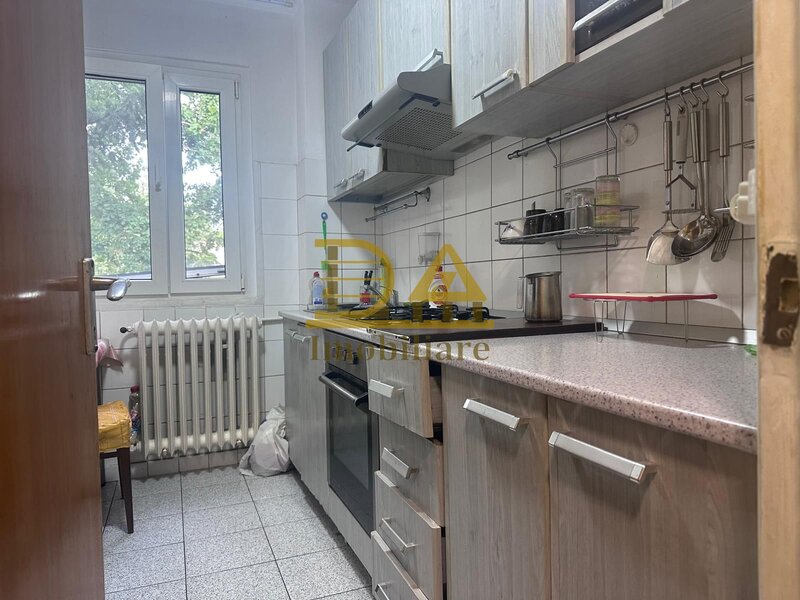 Brancoveanu, apartament 3 camere de renovat, zona verde si linistita