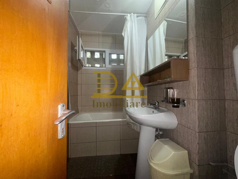 Brancoveanu, apartament 3 camere de renovat, zona verde si linistita