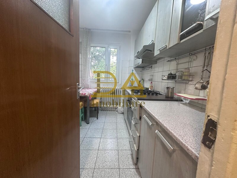 Brancoveanu, apartament 3 camere de renovat, zona verde si linistita