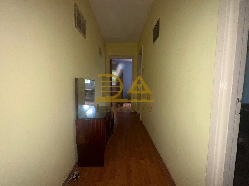 Brancoveanu, apartament 3 camere de renovat, zona verde si linistita